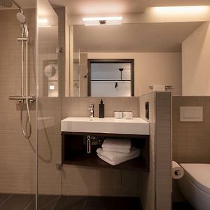 Kleine Kamer met een King Size Bed